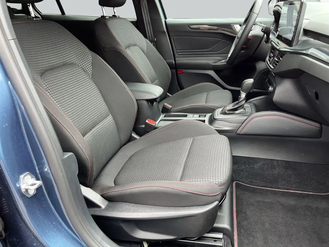 Ford Focus Turnier 1.0 ST-LINE X *AHK* Head Up* — معرض صور السيارة 12