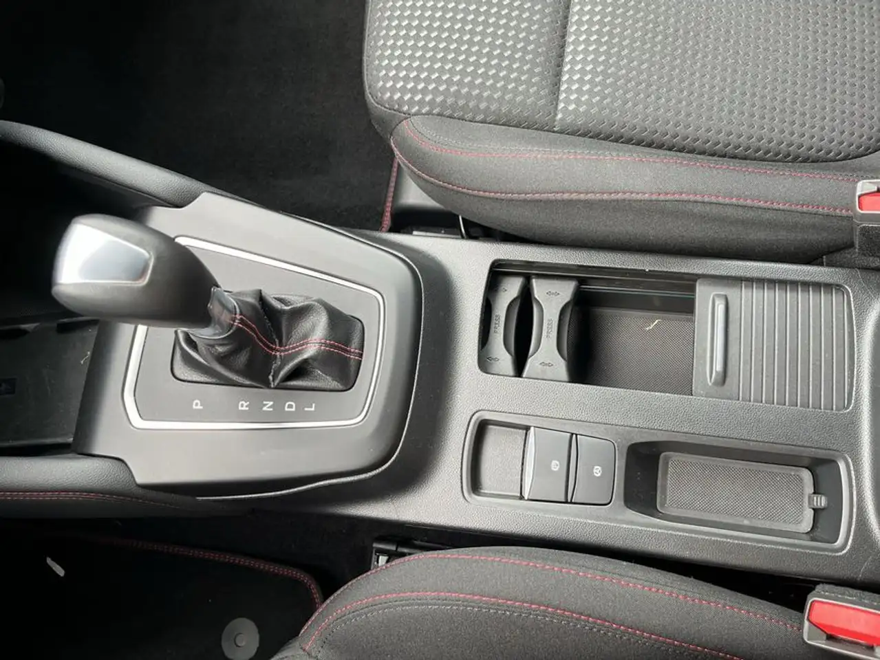 Ford Focus Turnier 1.0 ST-LINE X *AHK* Head Up* — معرض صور السيارة 23