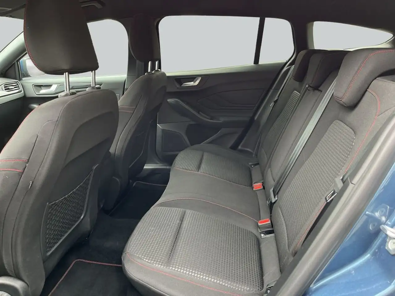 Ford Focus Turnier 1.0 ST-LINE X *AHK* Head Up* — معرض صور السيارة 11