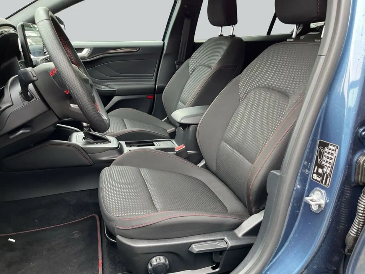 Ford Focus Turnier 1.0 ST-LINE X *AHK* Head Up* — معرض صور السيارة 9