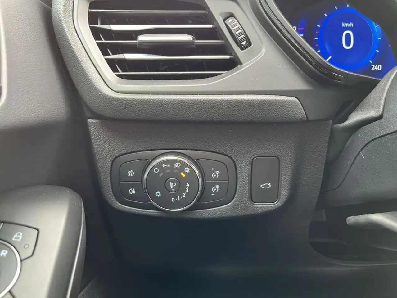 Ford Focus Turnier 1.0 ST-LINE X *AHK* Head Up* — معرض صور السيارة 24