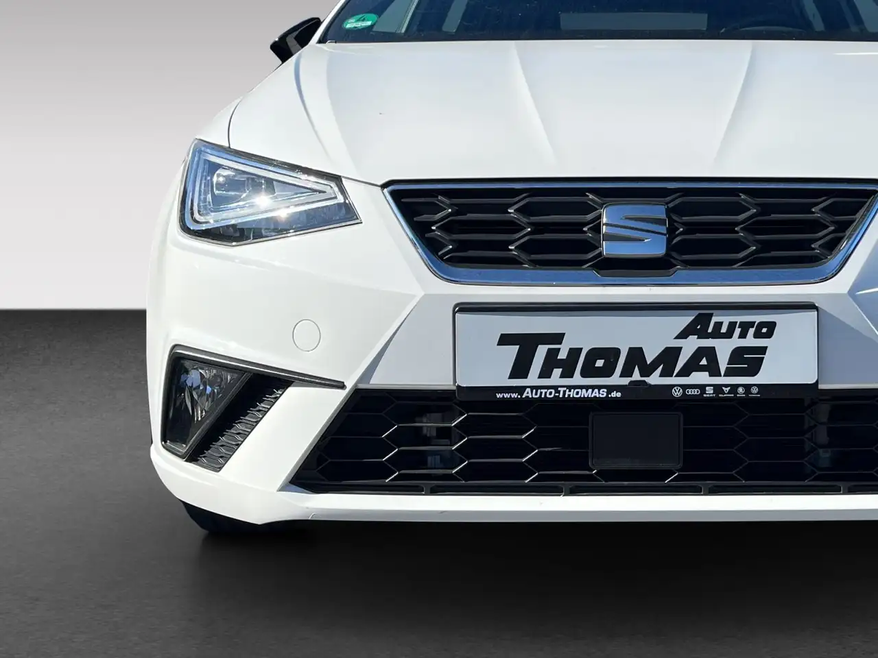 SEAT Ibiza FR 1.0 TSI NAVI+LED+CARPLAY — Vehicle gallery 3