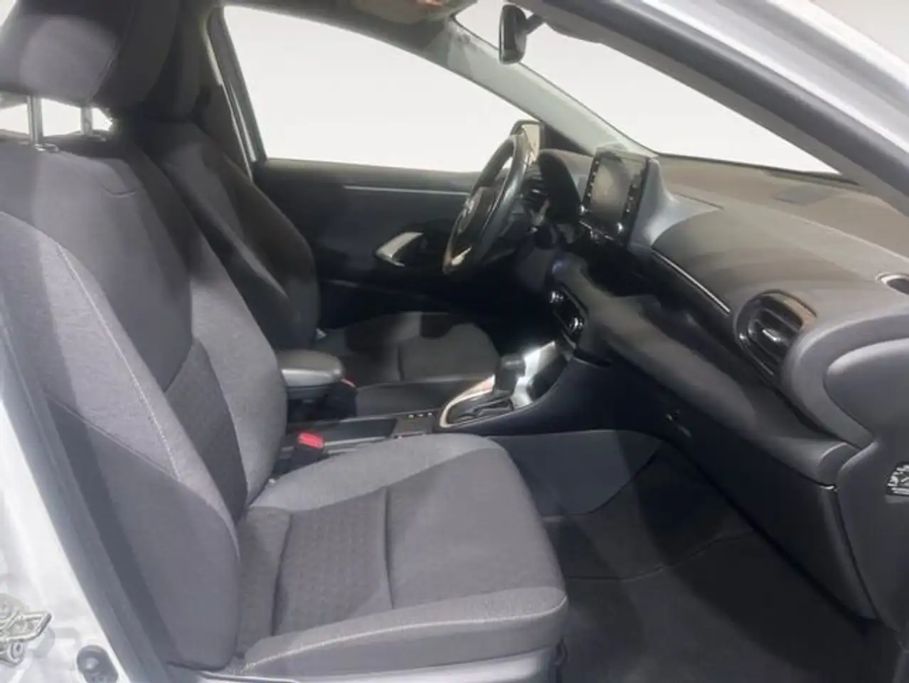 Toyota Yaris 120H 1.5 Active Tech — Galería del vehículo 6