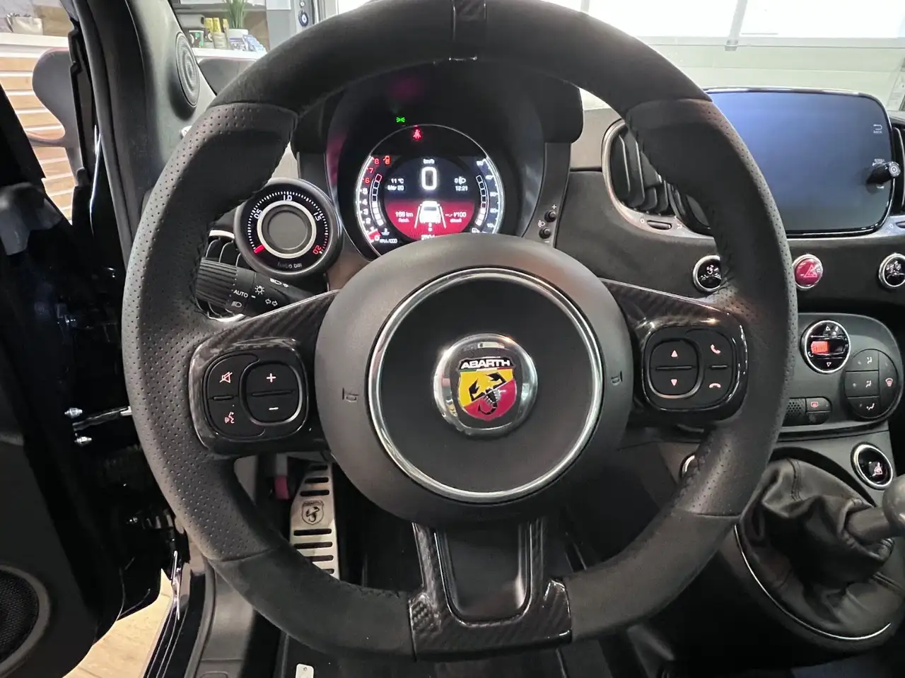 Abarth 500 695 75 Anniversario/Navi/Sportsitze /beats/ — معرض صور السيارة 17
