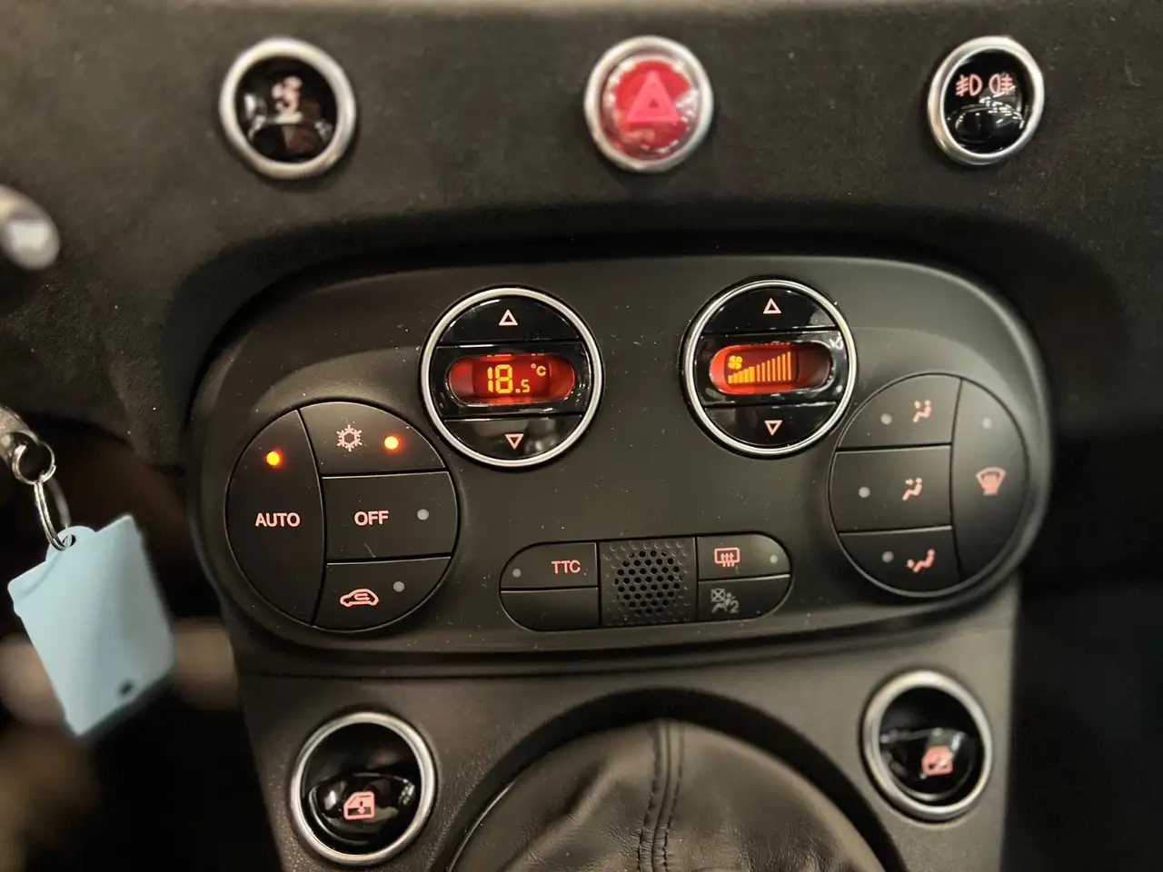 Abarth 500 695 75 Anniversario/Navi/Sportsitze /beats/ — معرض صور السيارة 21