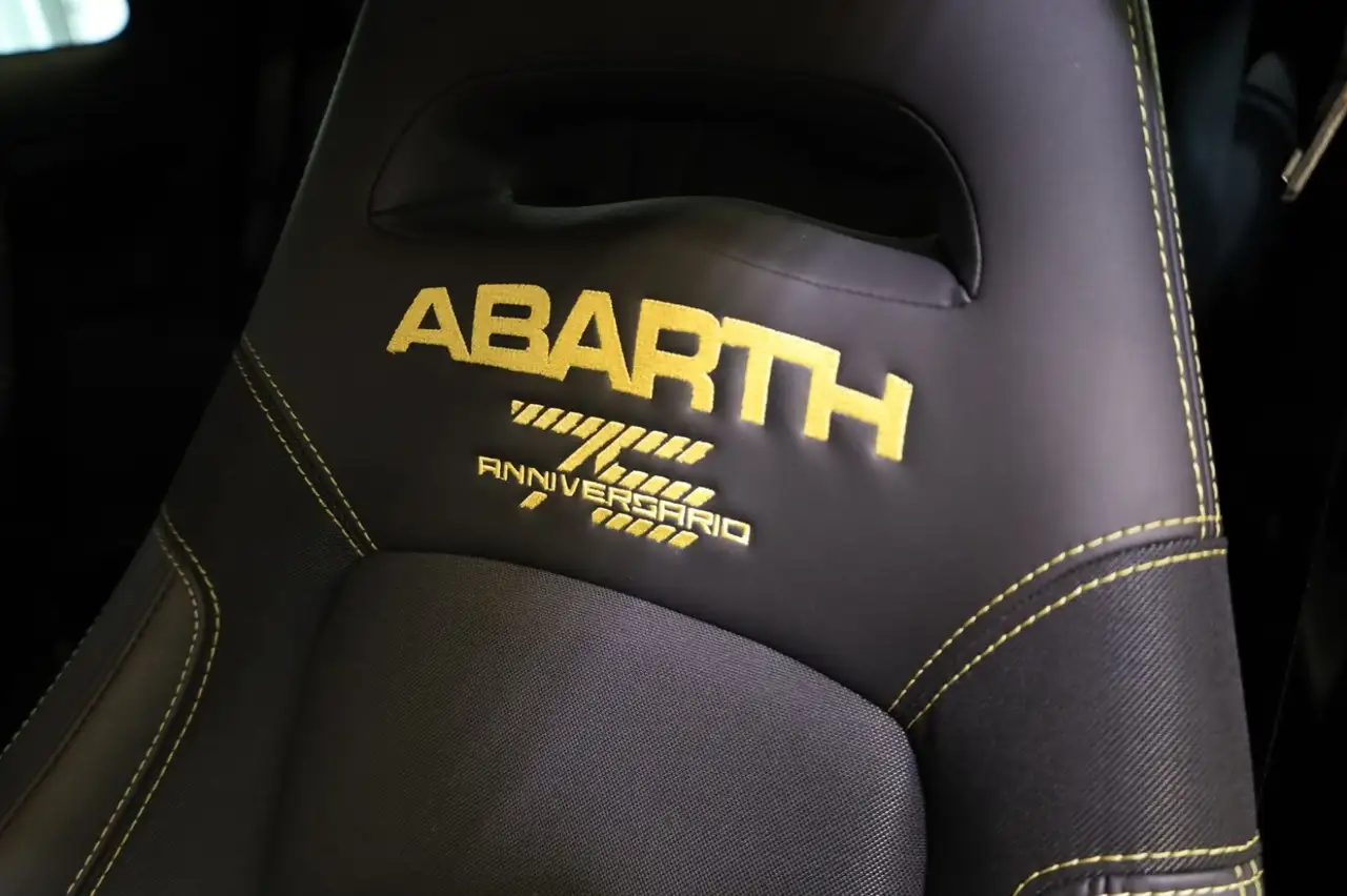 Abarth 500 695 75 Anniversario/Navi/Sportsitze /beats/ — معرض صور السيارة 12