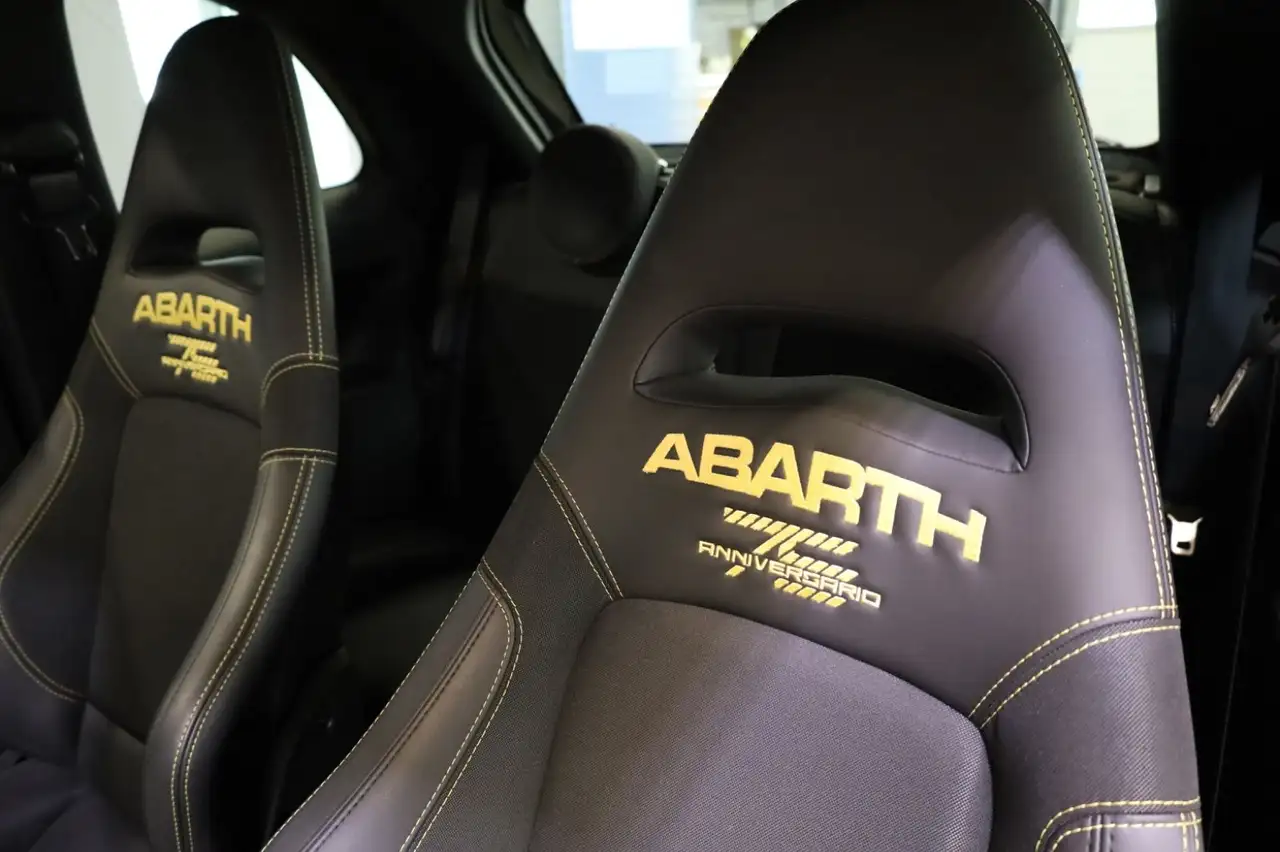 Abarth 500 695 75 Anniversario/Navi/Sportsitze /beats/ — معرض صور السيارة 13