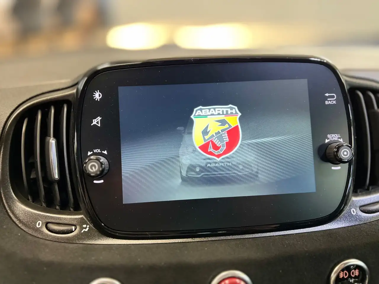 Abarth 500 695 75 Anniversario/Navi/Sportsitze /beats/ — معرض صور السيارة 20