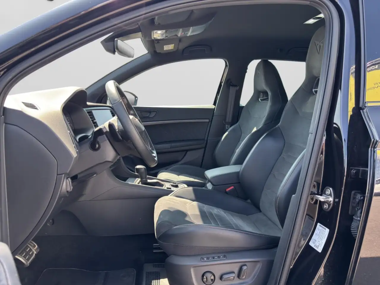 CUPRA Ateca TSI DSG VZ 4Drive 5JGar Beats AHK TopView — Vehicle gallery 11