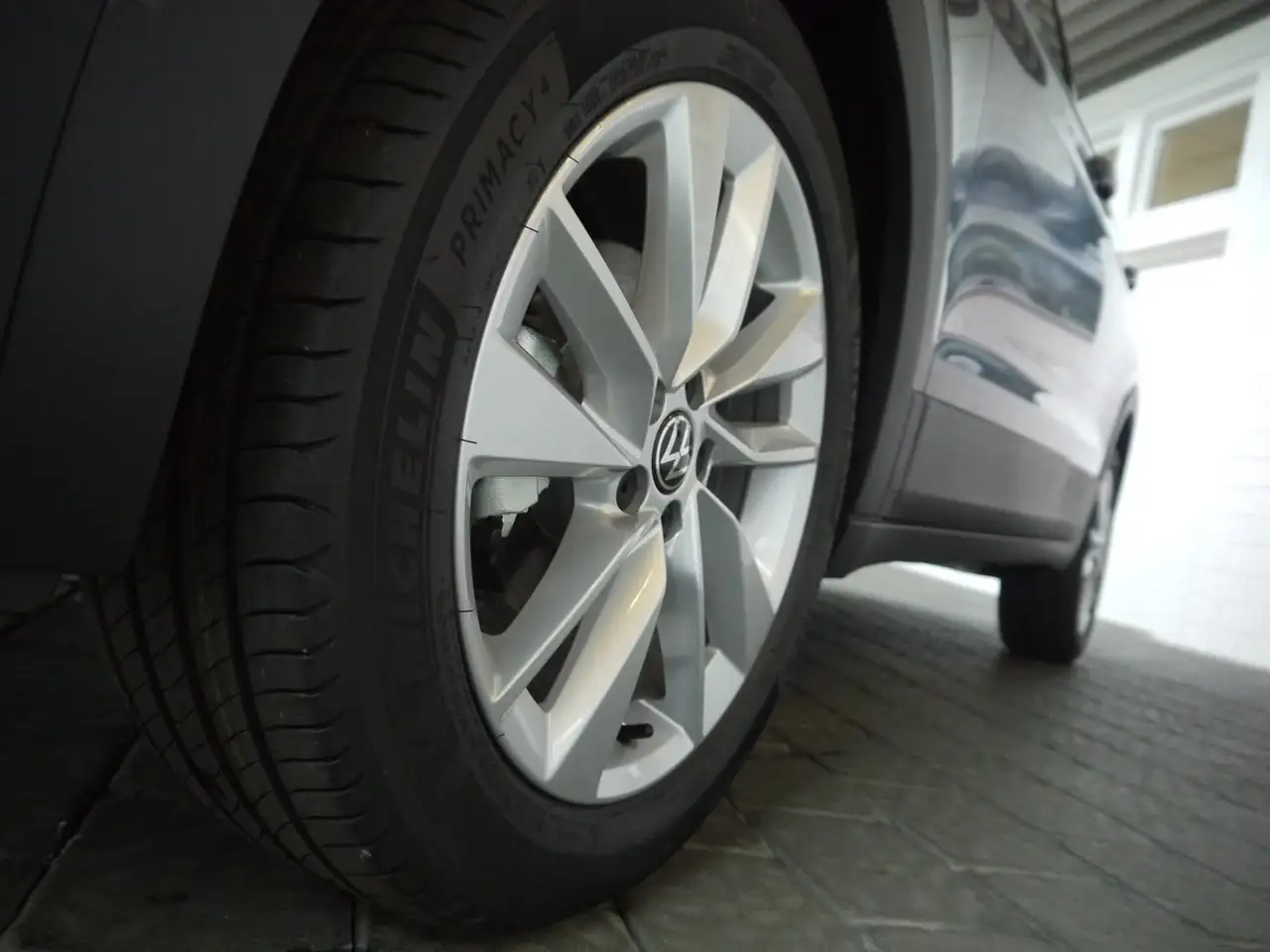 Volkswagen T-Cross 1.0 TSI 85 kW Life — معرض صور السيارة 4