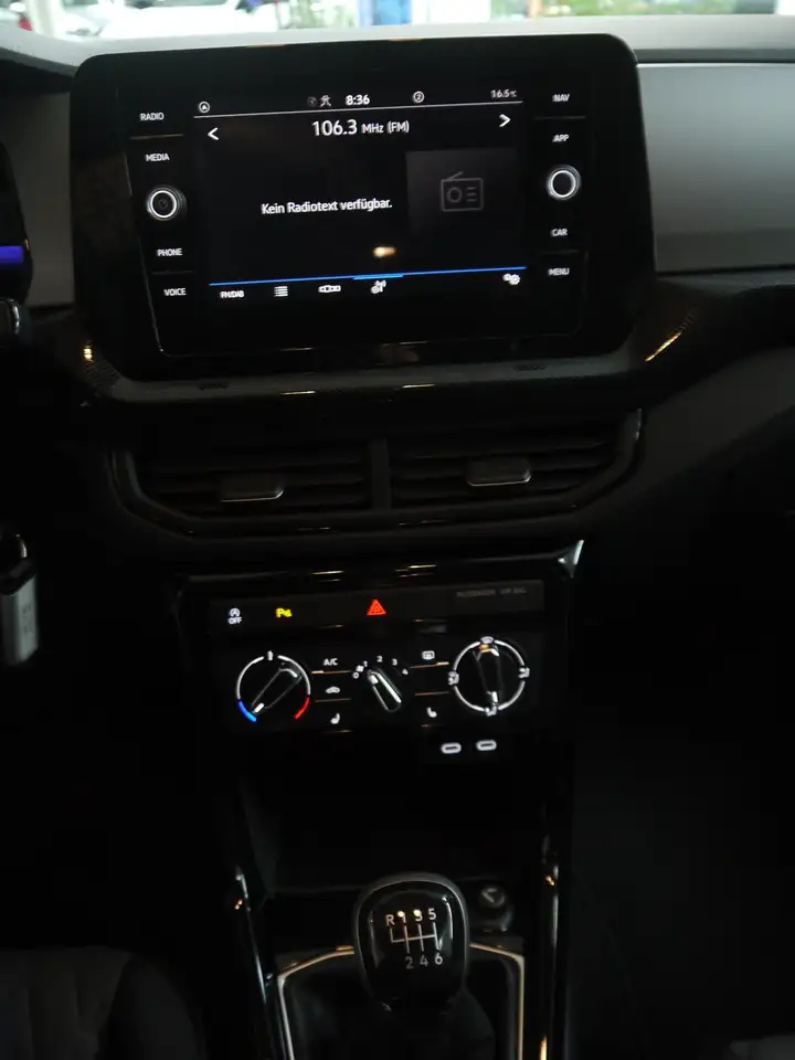Volkswagen T-Cross 1.0 TSI 85 kW Life — معرض صور السيارة 8