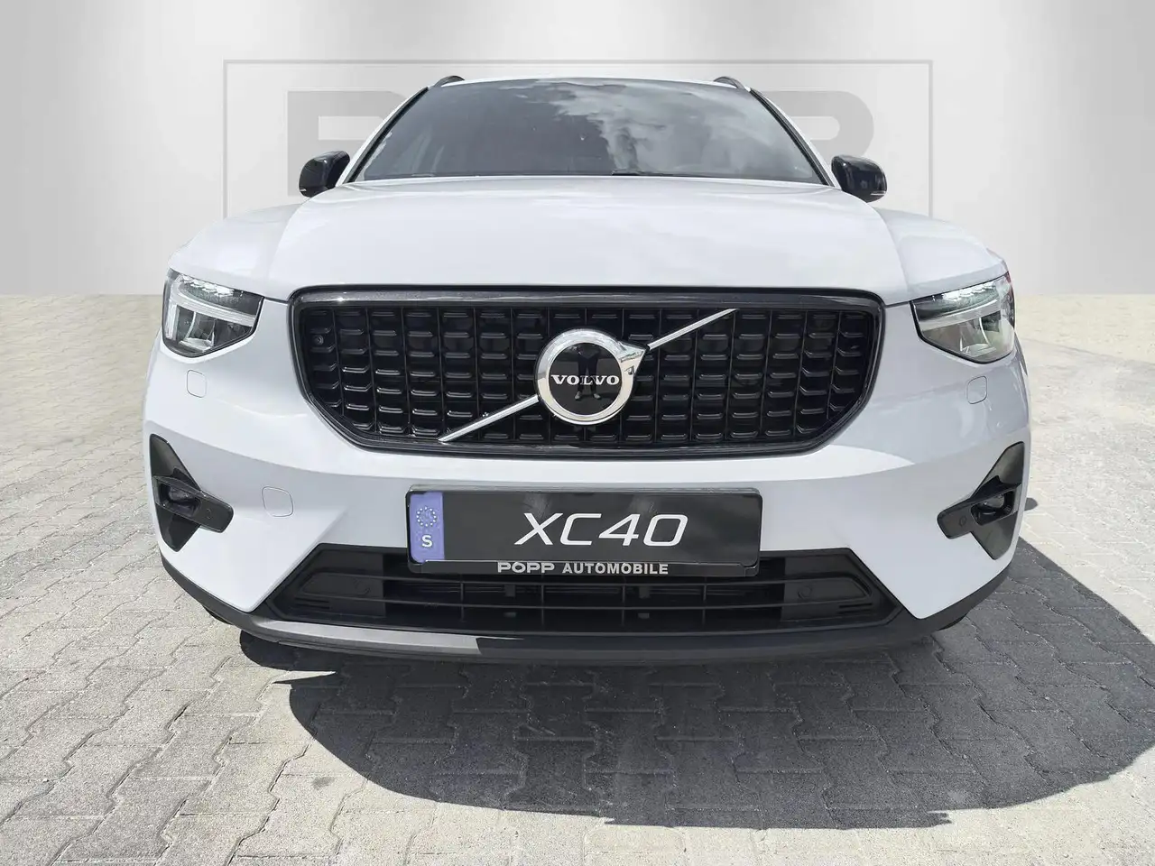 Volvo XC40 B3 FWD Plus Dark 19" ACC BLIS CAM H/K LED — Vehicle gallery 8