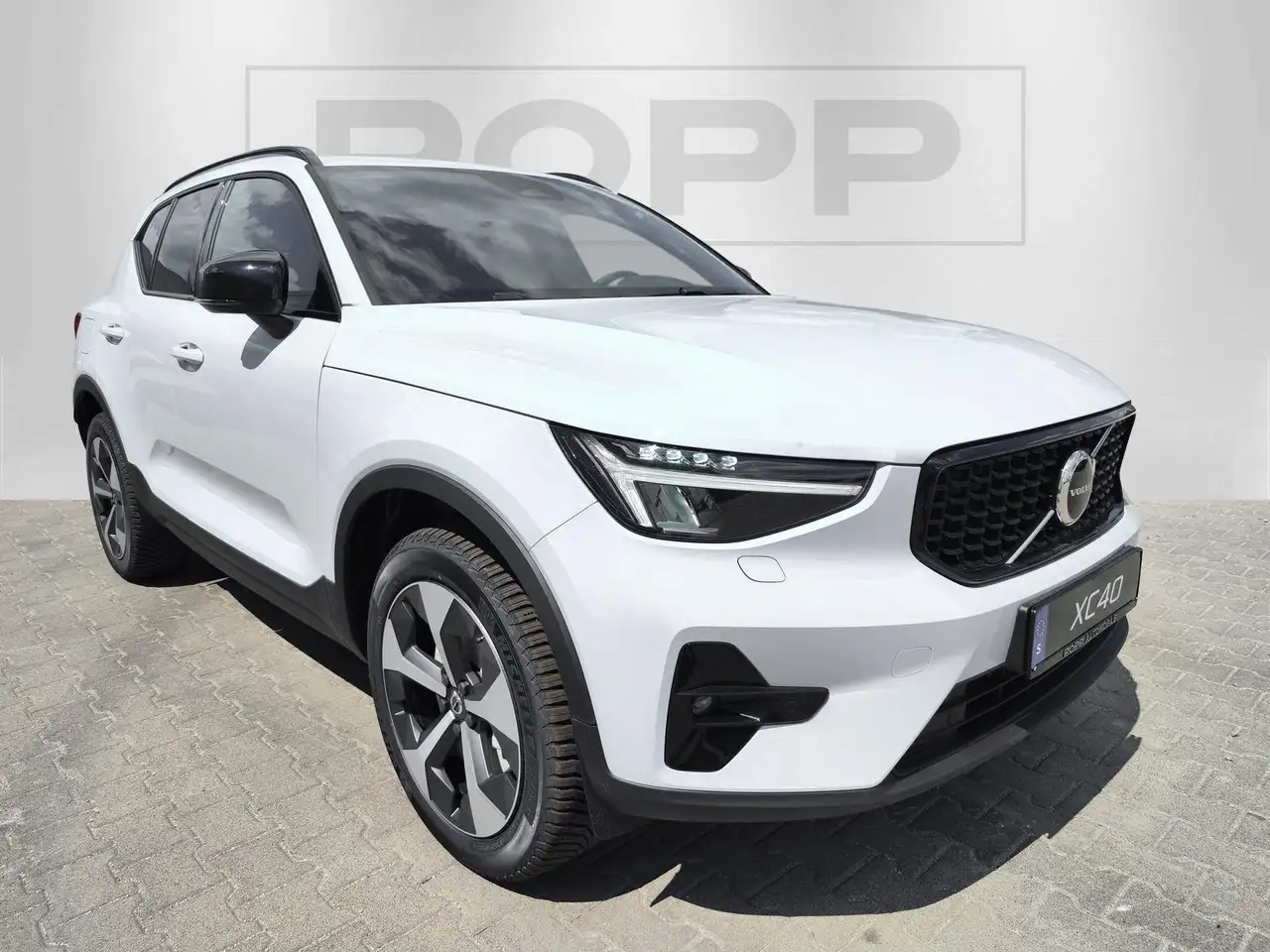 Volvo XC40 B3 FWD Plus Dark 19" ACC BLIS CAM H/K LED — Vehicle gallery 7