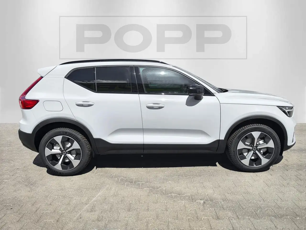 Volvo XC40 B3 FWD Plus Dark 19" ACC BLIS CAM H/K LED — Vehicle gallery 15