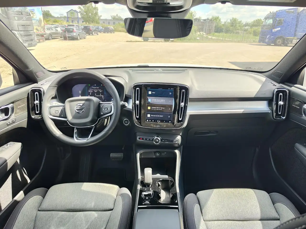 Volvo XC40 B3 FWD Plus Dark 19" ACC BLIS CAM H/K LED — Vehicle gallery 23
