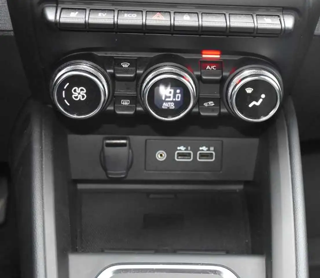 Mitsubishi Colt PLUS 1.6 Hybrid — Galería del vehículo 19