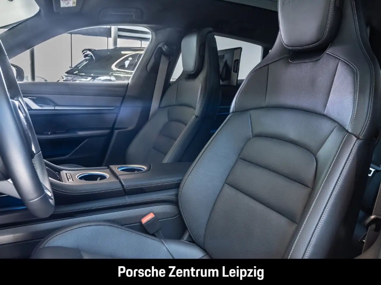 Porsche Taycan Turbo S Cross Turismo InnoDrive Head-Up — Vehicle gallery 18