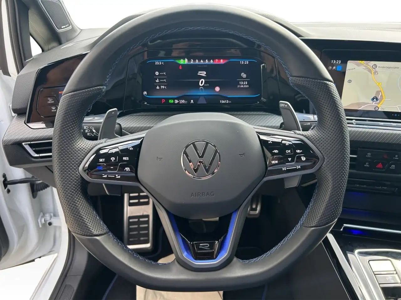 Volkswagen Golf VIII 2.0 TSI DSG 4Motion R DCC PANO*HUD*HARMAN*... — Galería del vehículo 13