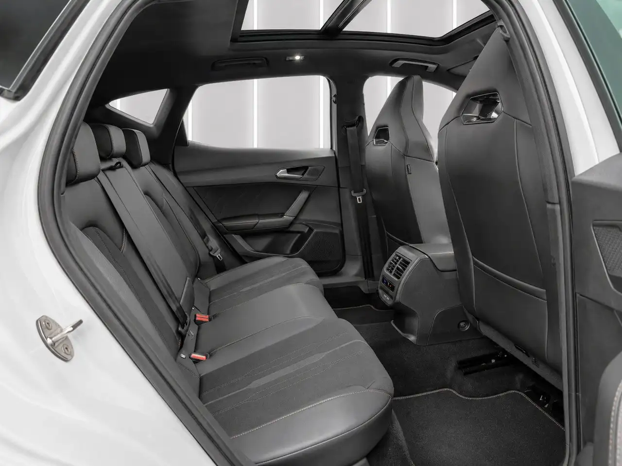 CUPRA Formentor VZ 2.0TSI 4Drive DSG*Mega-Ausstattung* — Galerie du véhicule 12