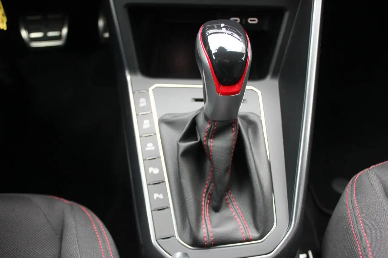 Volkswagen Polo VI GTI 2.0 TSI DSG ACC,LED,SHZ,APP-Connect — Vehicle gallery 17