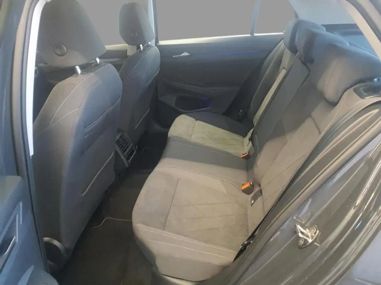 Volkswagen Golf VIII 2.0 TSI Style APP LED Sitzhzg ACC — Galería del vehículo 7
