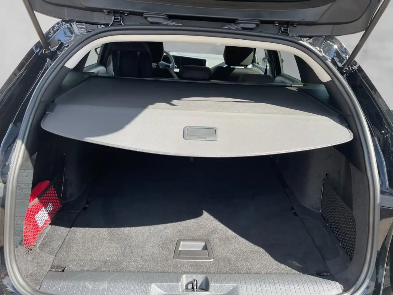 Opel Astra Sports Tourer 1.2 Turbo Enjoy — معرض صور السيارة 5