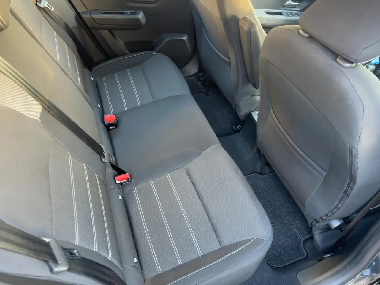 Dacia Sandero TCe90 CVT Expression AUTOMATIK SITZH/GJR — Galerie du véhicule 12