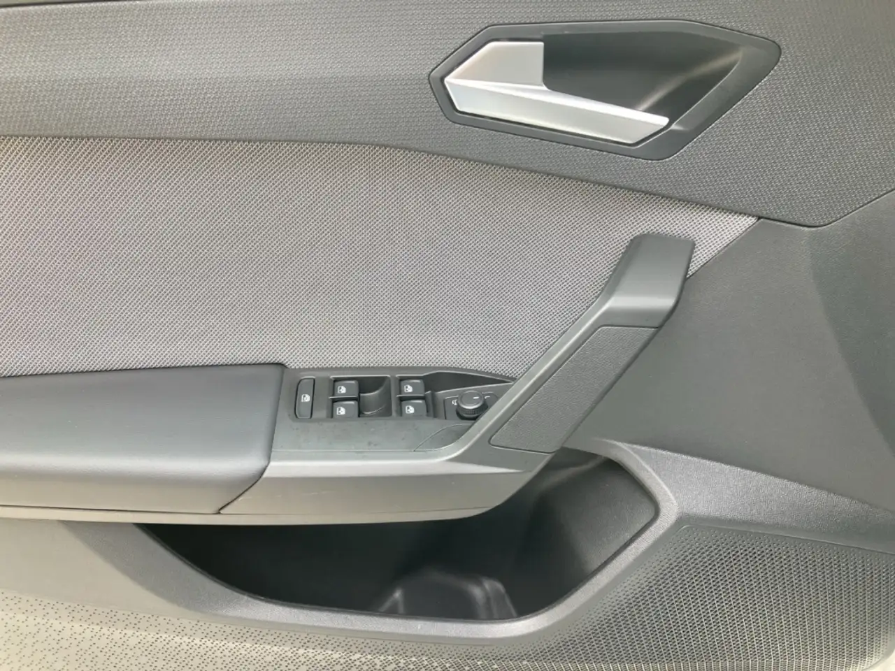 SEAT Leon STYLE EDITION 1.0 TSI Style Edition PDC+TEMPOMAT+L — معرض صور السيارة 20