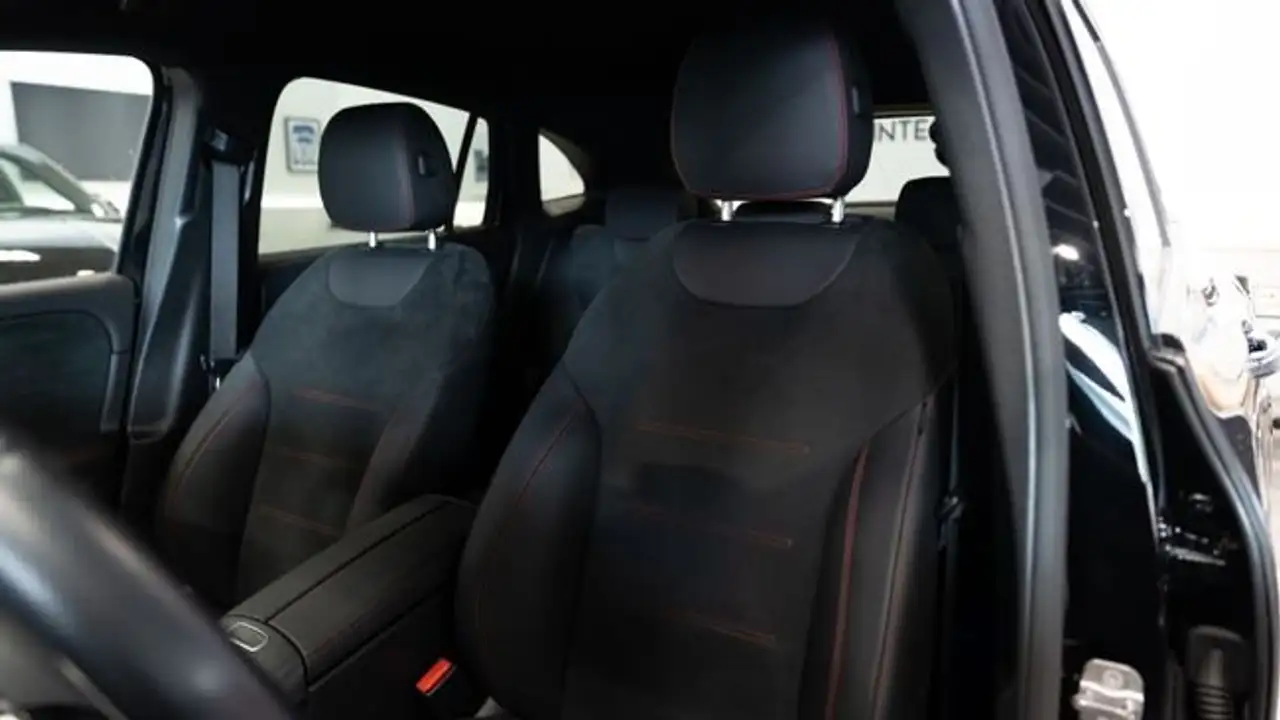 Mercedes-Benz GLA 220 d 4MATIC — Galerie du véhicule 10