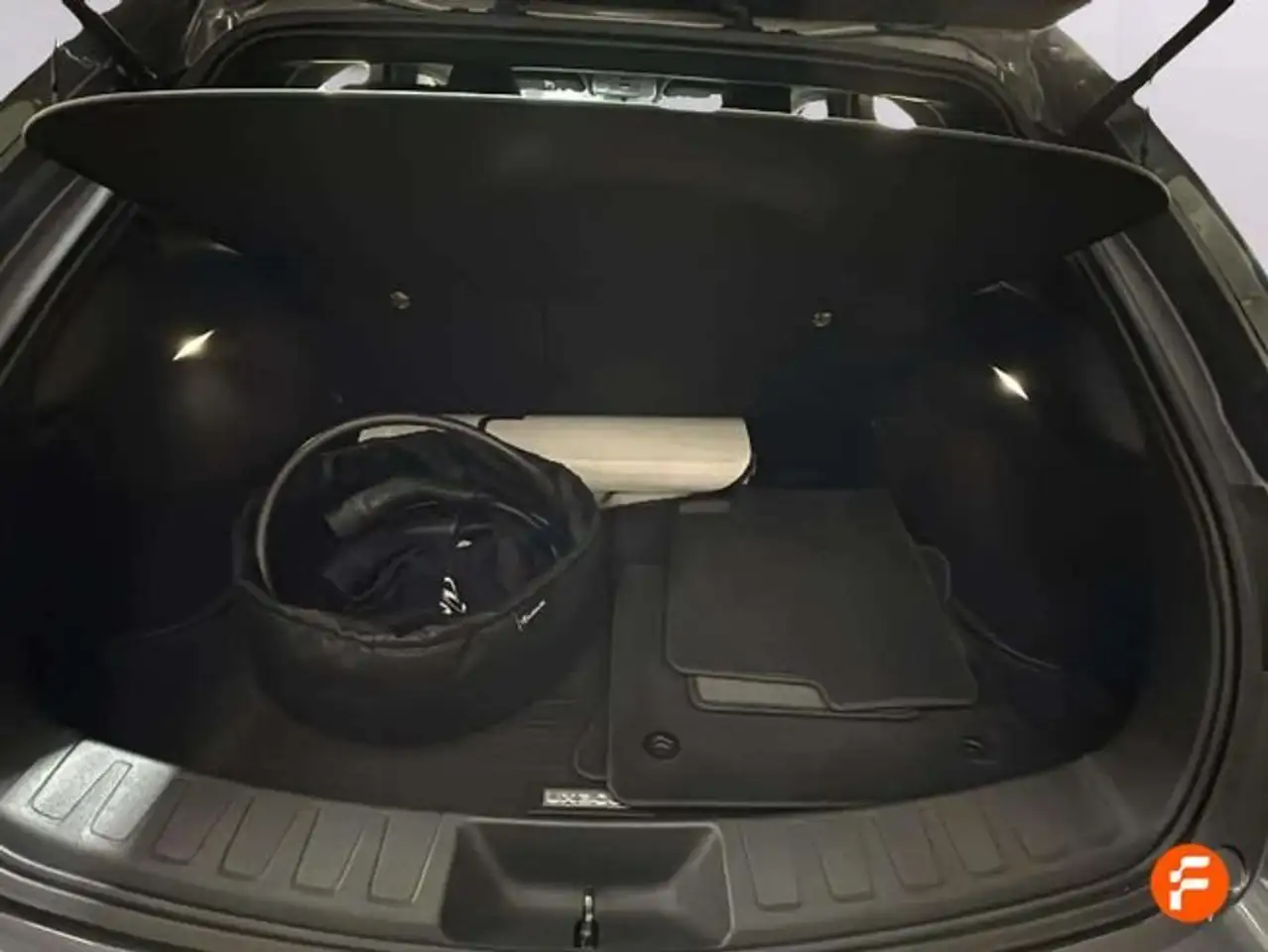 Lexus UX 300e e- Plus — Galerie du véhicule 5