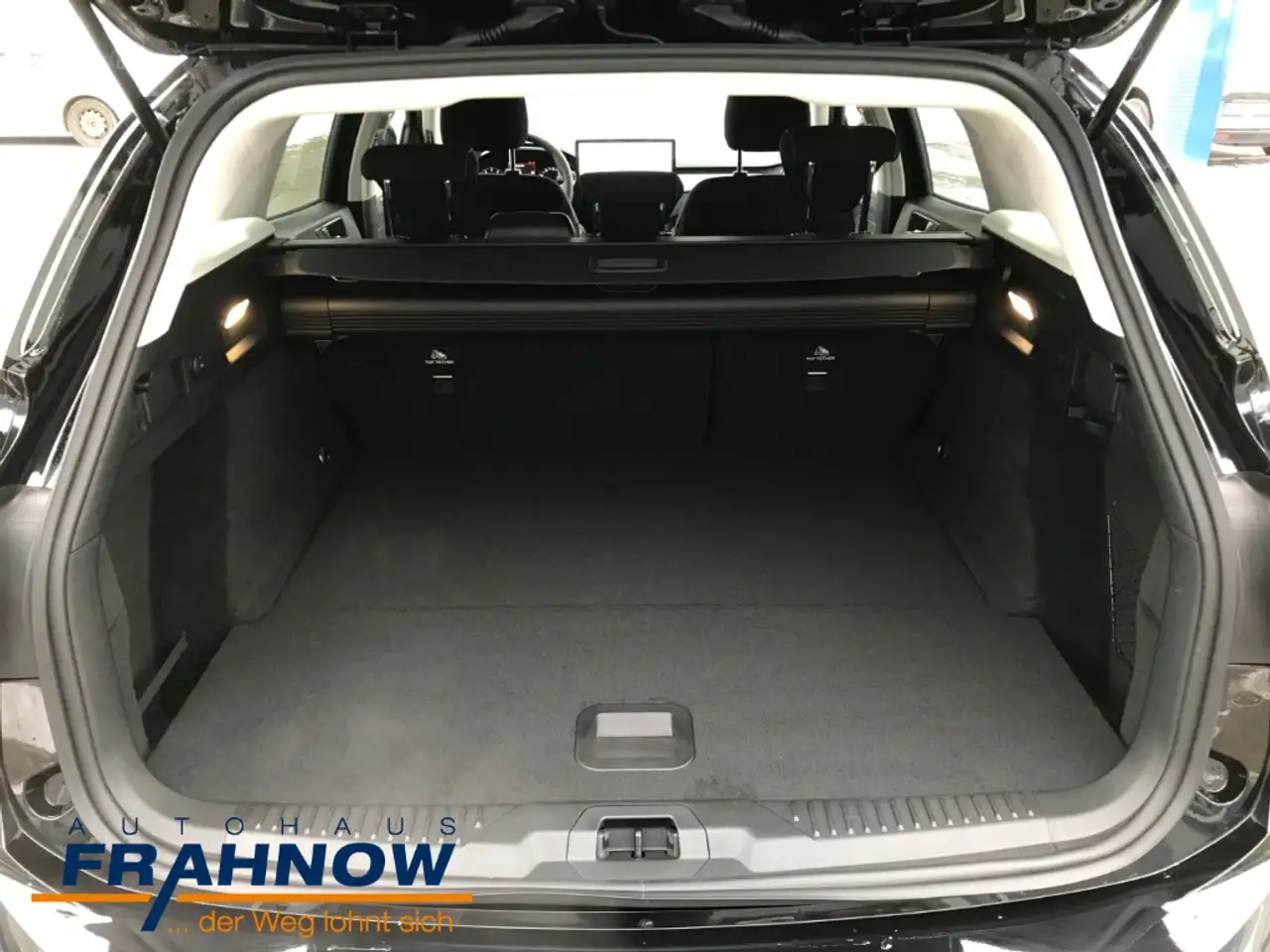 Ford Focus Turnier 1.0 EcoBoost MHEV Titanium LED NAVI PDC DA — معرض صور السيارة 11