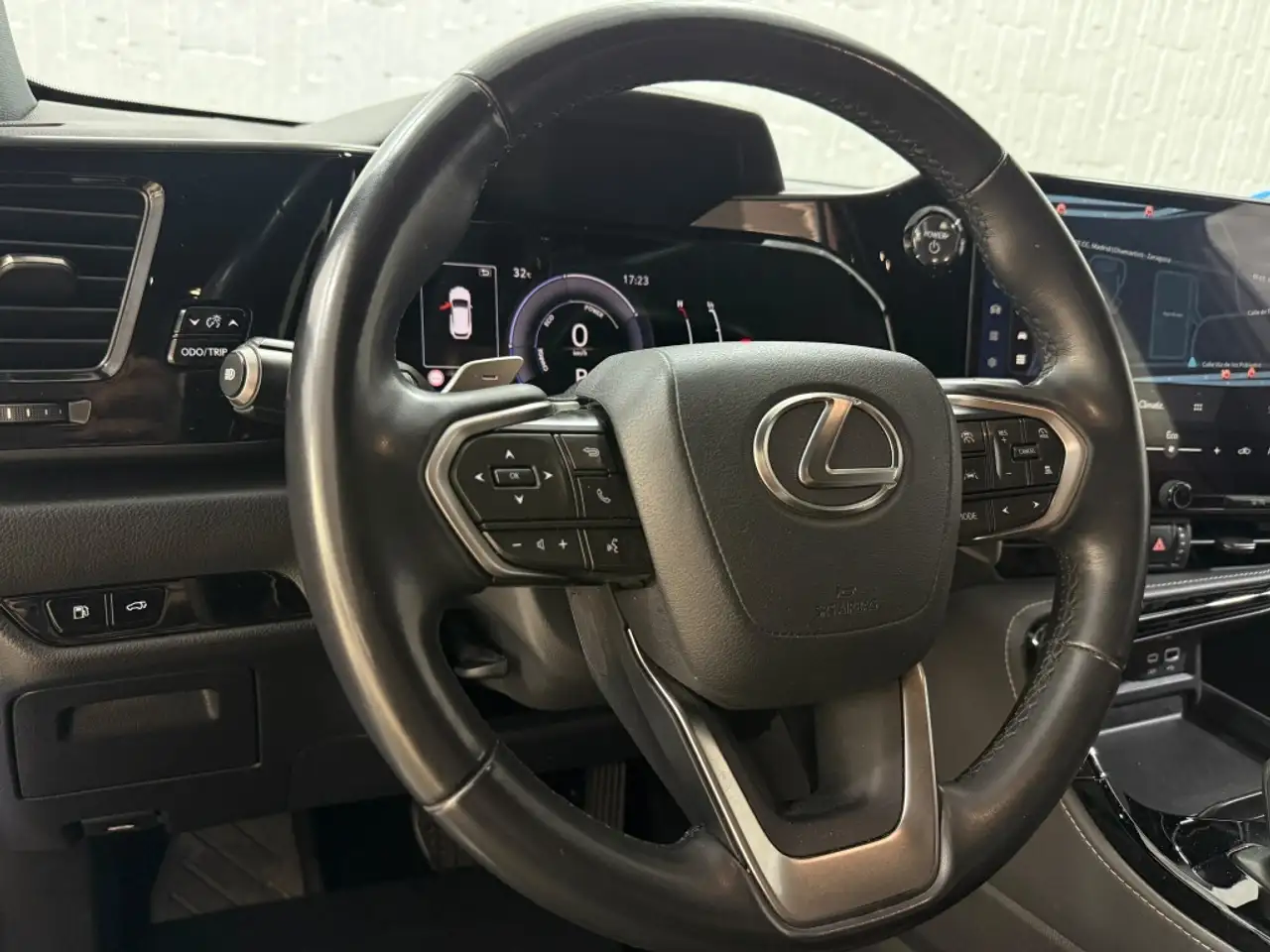 Lexus NX 350h Premium+ 2WD — Galería del vehículo 21