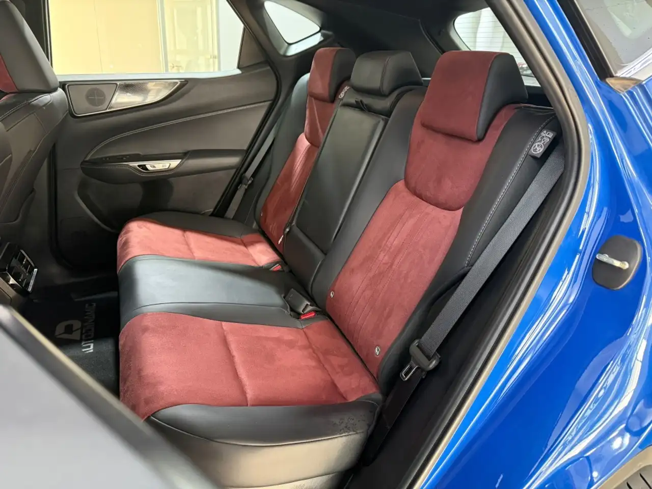 Lexus NX 350h Premium+ 2WD — Galería del vehículo 8