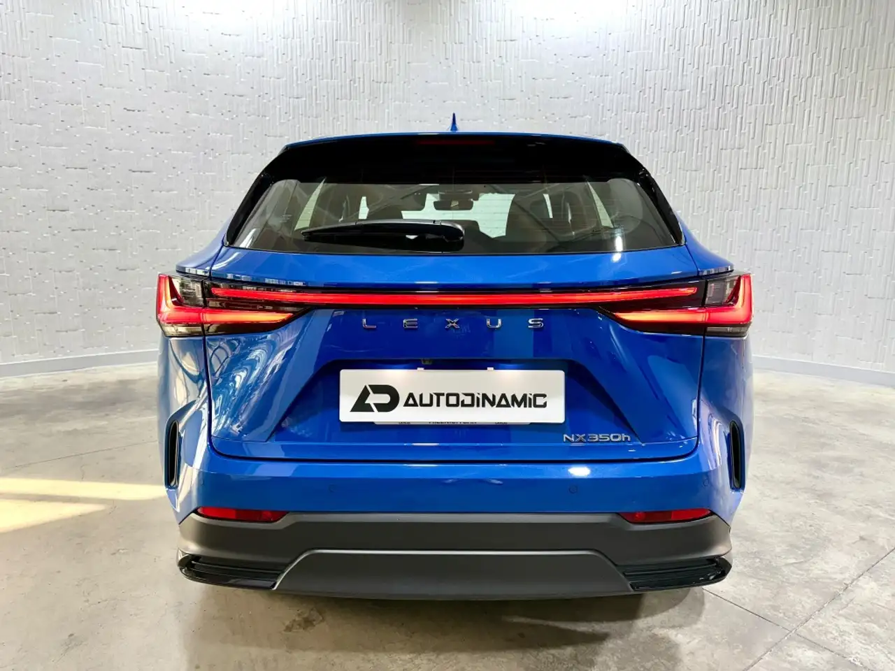 Lexus NX 350h Premium+ 2WD — Galería del vehículo 23