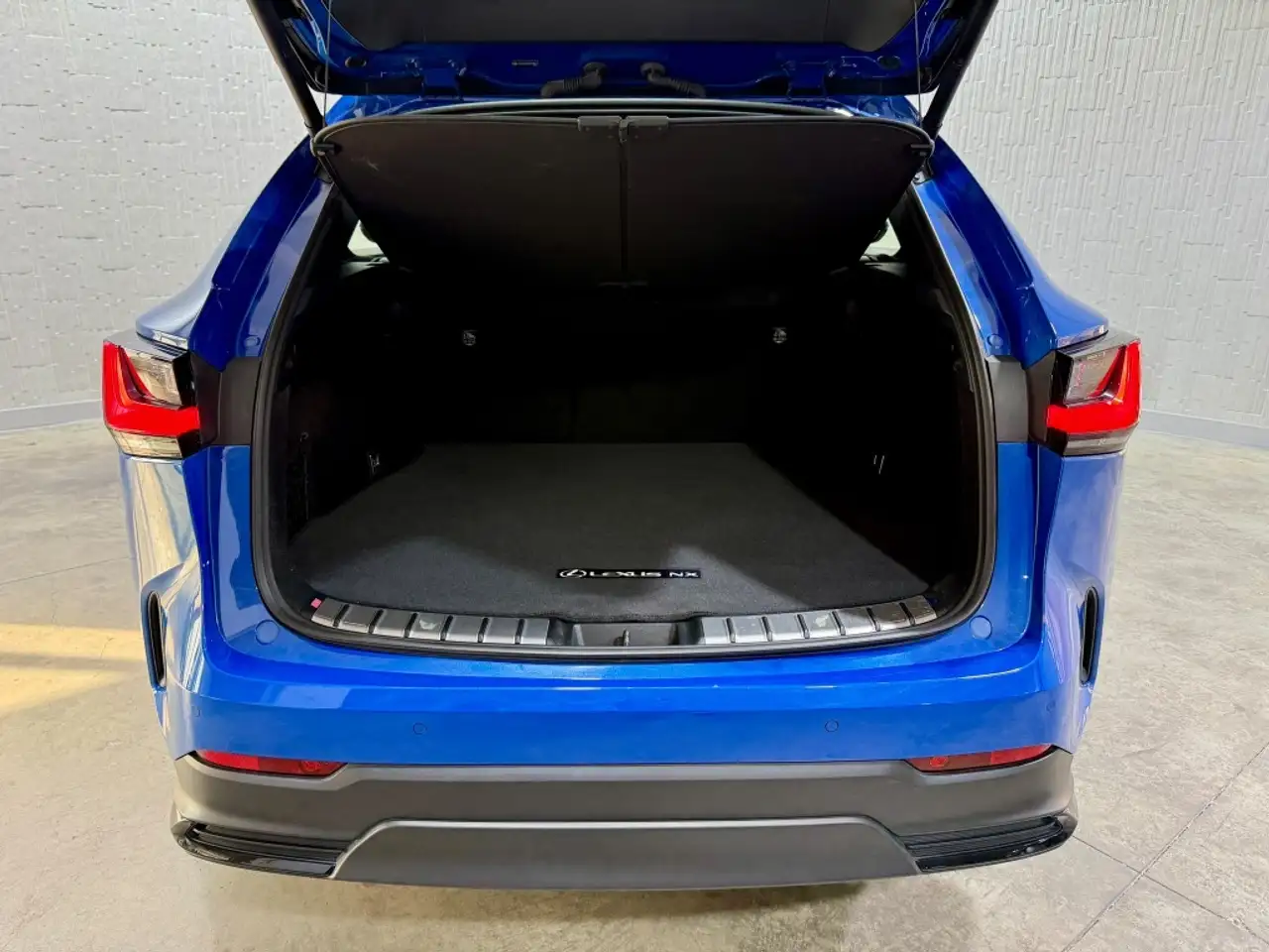 Lexus NX 350h Premium+ 2WD — Galería del vehículo 25