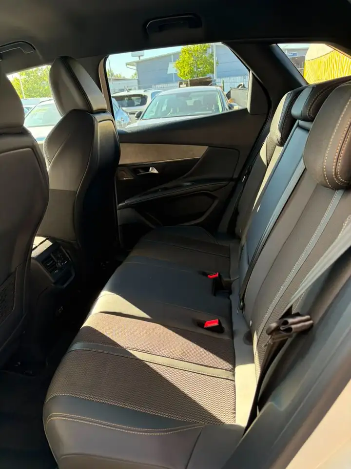 Peugeot 3008 1.2 Turbo PureTech GT *Allwetterreifen* — Vehicle gallery 11