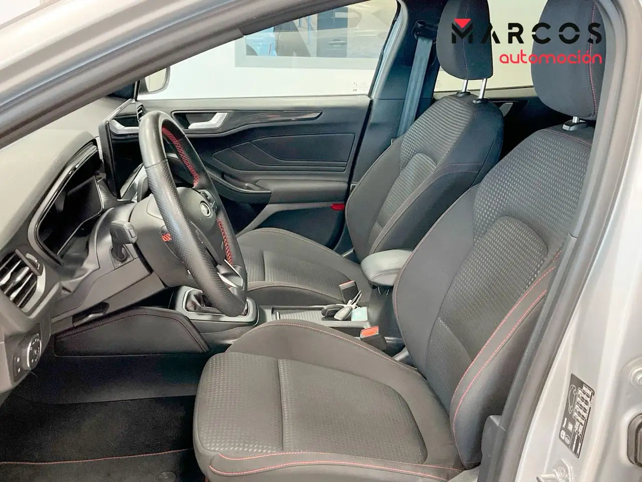 Ford Focus 1.0 Ecoboost MHEV ST-Line X 125 — معرض صور السيارة 5