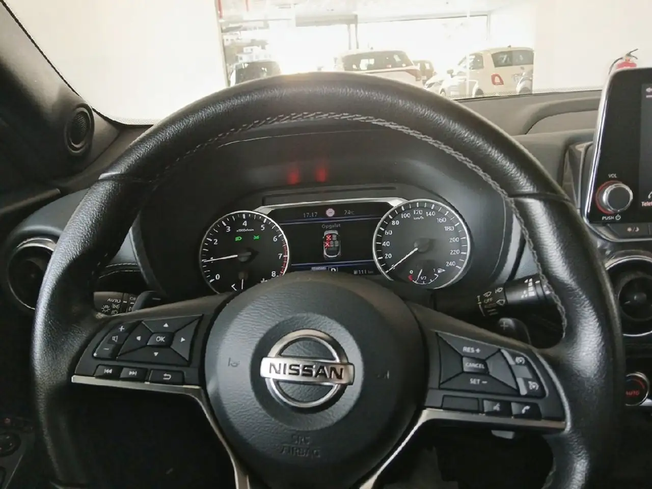Nissan Juke 1.0 DIG-T N-Connecta 4x2 DCT 7 84kW — معرض صور السيارة 10