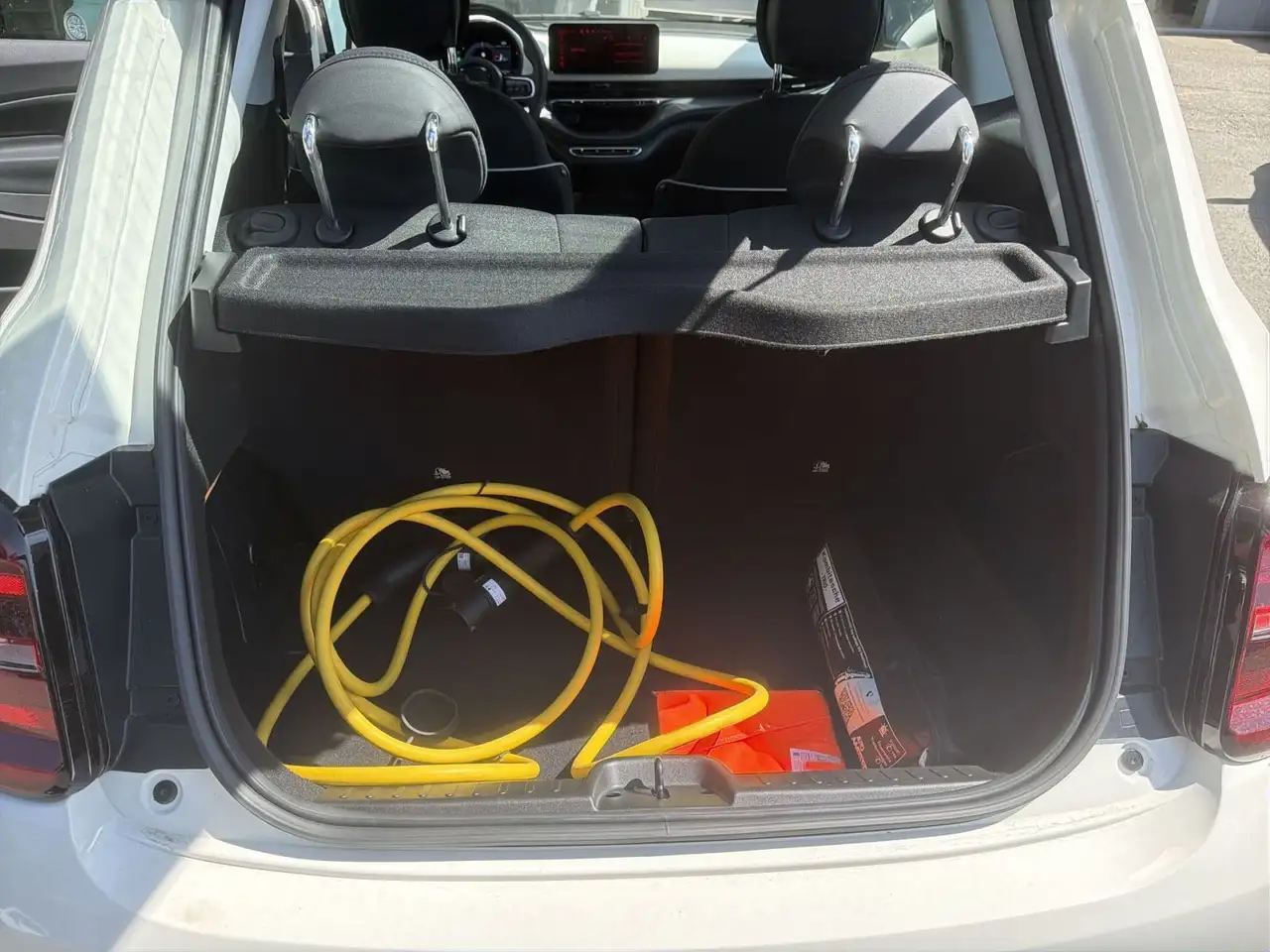 Fiat 500e 42 kWh Klimaaut.|Kamera|PDC|SHZ|CarPlay — Galerie du véhicule 10
