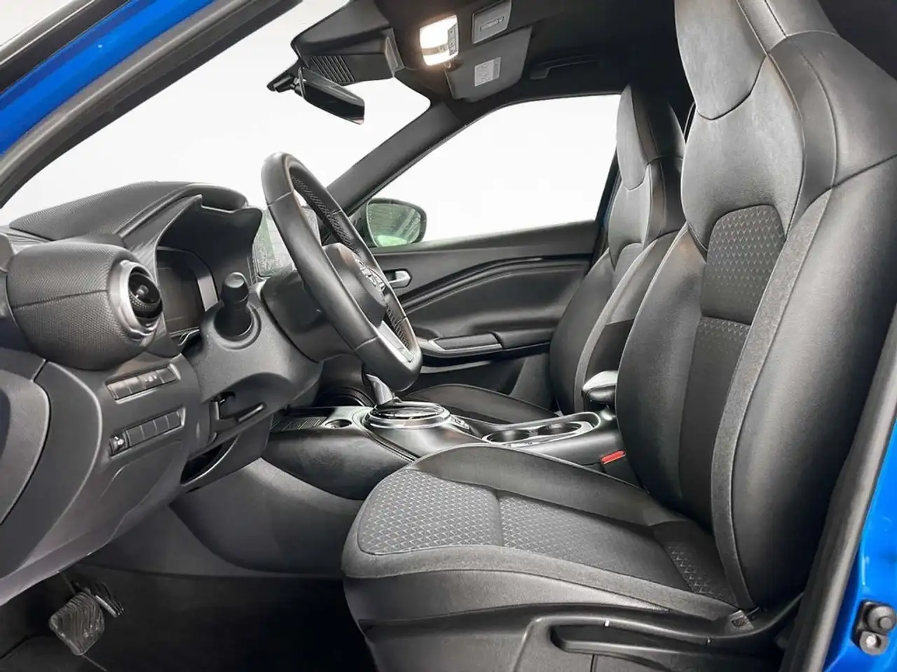 Nissan Juke 1.6 Hybrid N-Connecta Auto 105kW — Vehicle gallery 8