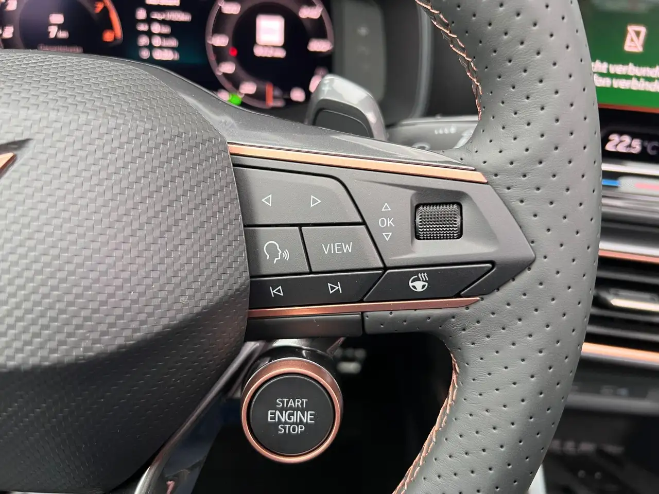 CUPRA Formentor 1.5 eTSI DSG NAVI PANO AHK 19" GAR 28 — Vehicle gallery 29