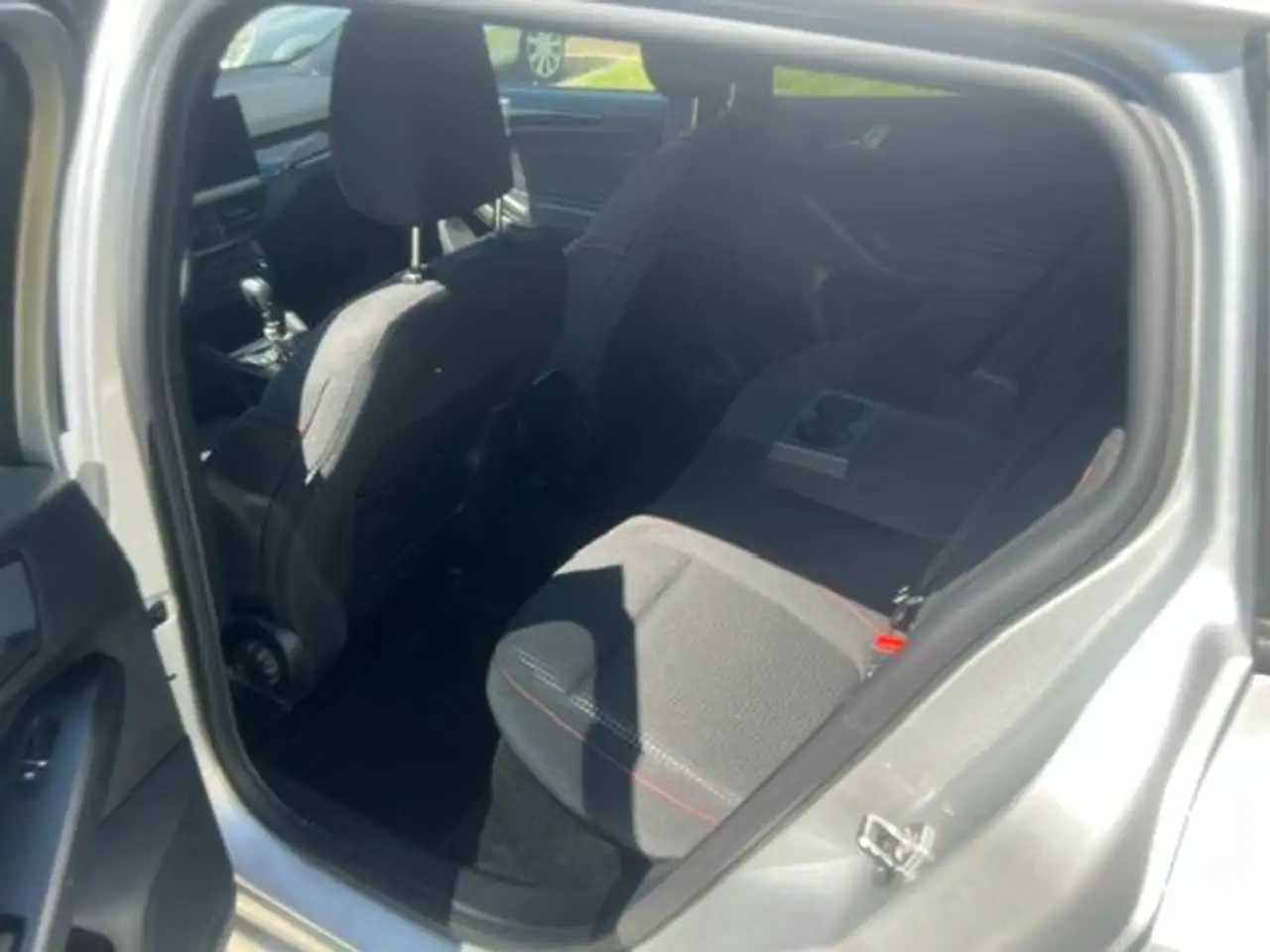 Ford Focus 1,0 MildHybrid Automatik ST-Line X — Galería del vehículo 12