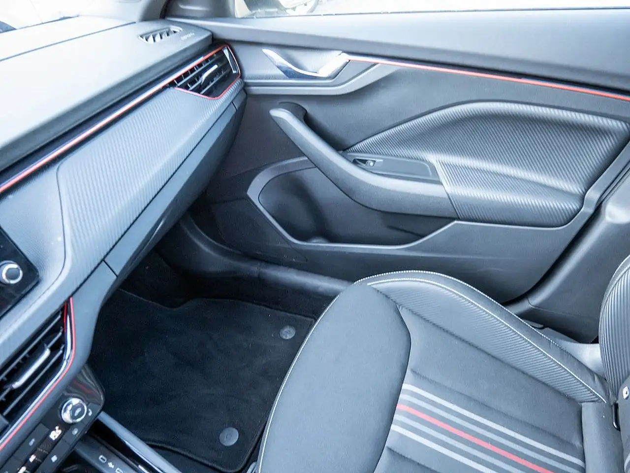 Skoda Scala 1.0 TSI Monte Carlo MATRIX-LED PANO FACEL. — Vehicle gallery 12