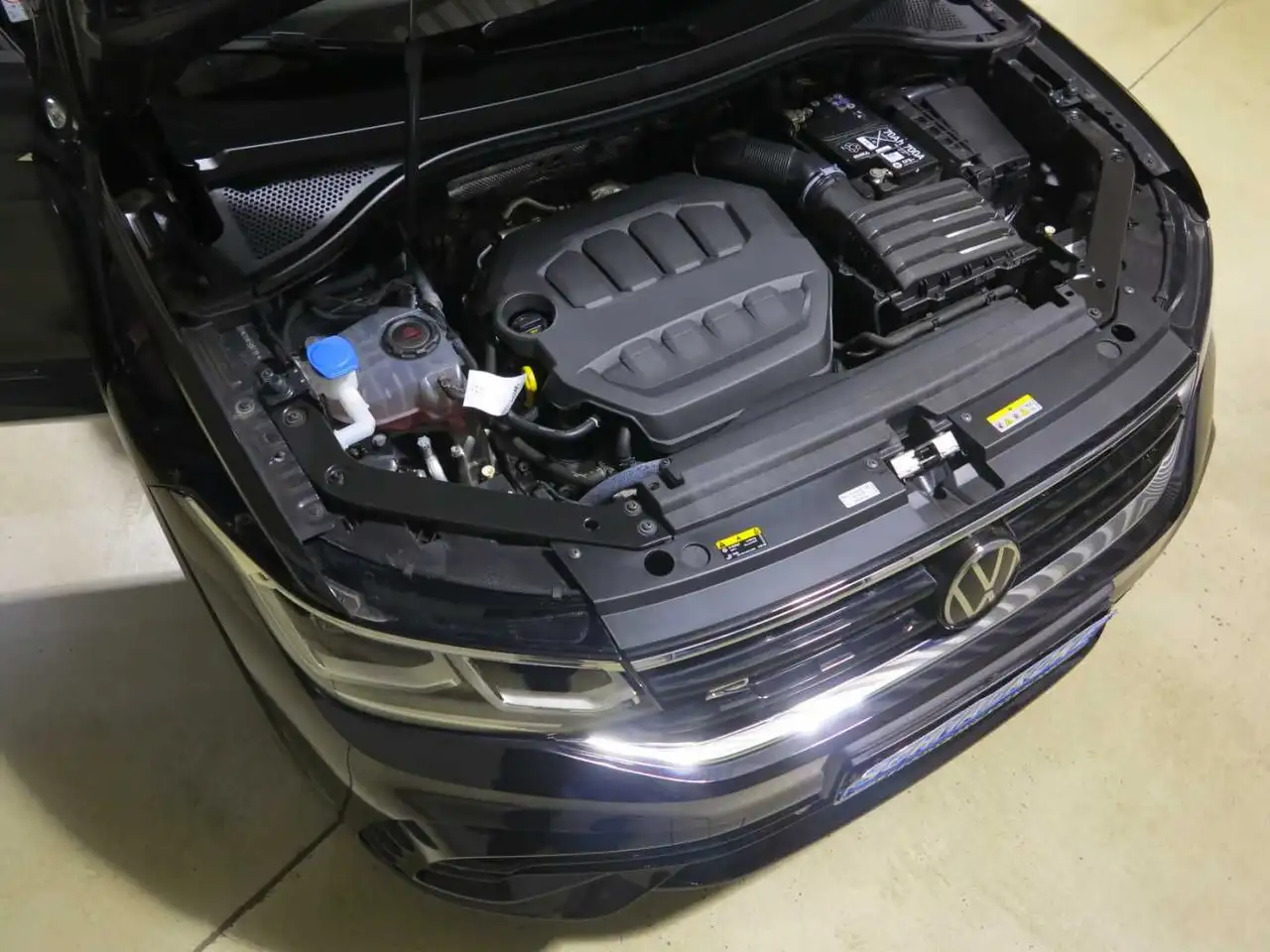 Volkswagen Tiguan 2.0 TSI OPF 4Mot DSG7 R ACC DAB RFK LM20 — Vehicle gallery 8