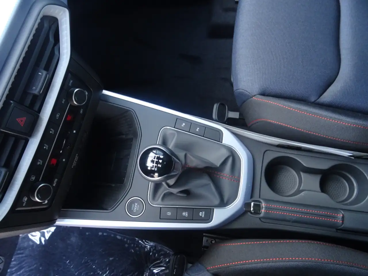 SEAT Arona Arona 1.0 TSI FR 115PS Navi ACC Totwink. 18"Alu Ke — معرض صور السيارة 10
