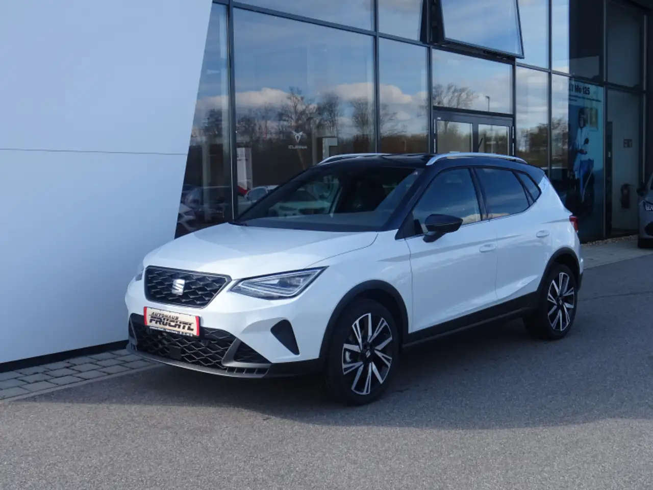 SEAT Arona Arona 1.0 TSI FR 115PS Navi ACC Totwink. 18"Alu Ke — معرض صور السيارة 2