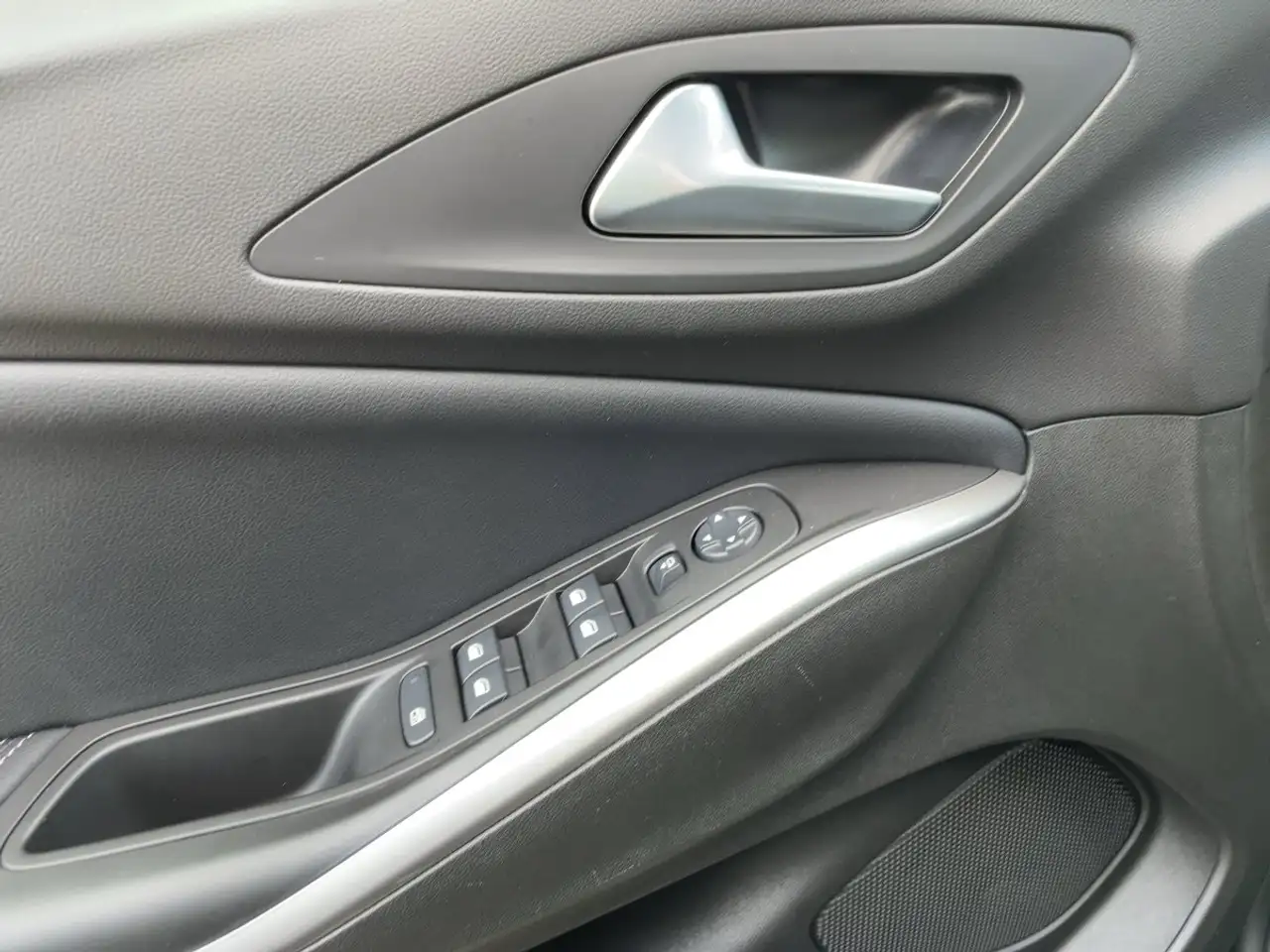 Opel Grandland AT8 GS Line LED/Ergo/SHZ/LHZ/PDC/Kamera — Galería del vehículo 22