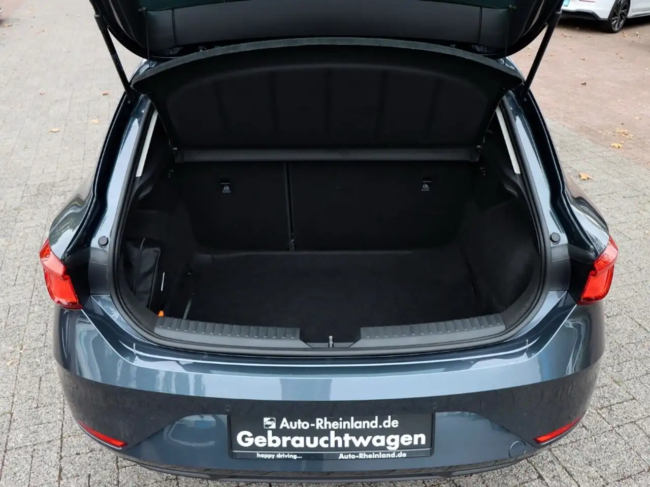 SEAT Leon Style Edition 1.0 TSI ACC/LED/PDC/RÜCKFK. — معرض صور السيارة 15
