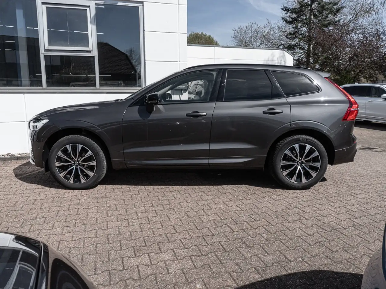 Volvo XC60 Plus Dark 2WD Digitales Cockpit Memory Sitze Sound — Galerie du véhicule 4
