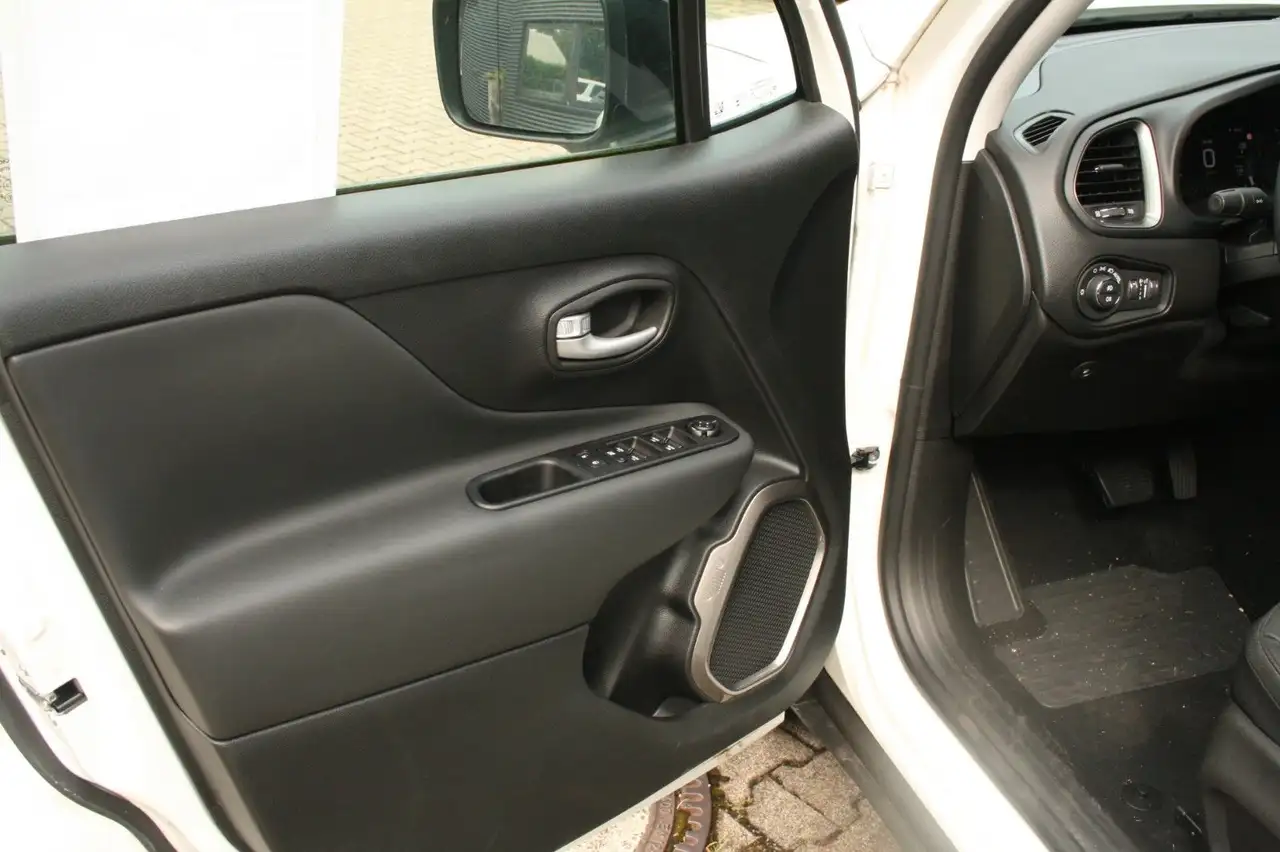 Jeep Renegade PHEV S-Edition 4xe — Vehicle gallery 14